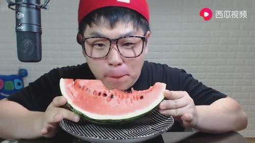 吃瓜小哥的视频,一场视觉盛宴的幕后故事 第3张 吃瓜小哥的视频,一场视觉盛宴的幕后故事 第3张