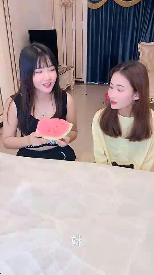 姐姐跟妹妹吃瓜,揭秘娱乐圈幕后故事 第1张 姐姐跟妹妹吃瓜,揭秘娱乐圈幕后故事 第1张