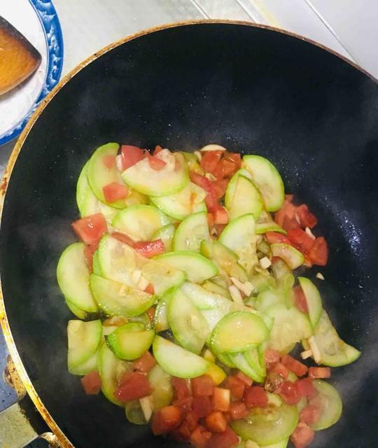 香水里的瓜怎么吃,揭秘香水中瓜的食用之道  第3张